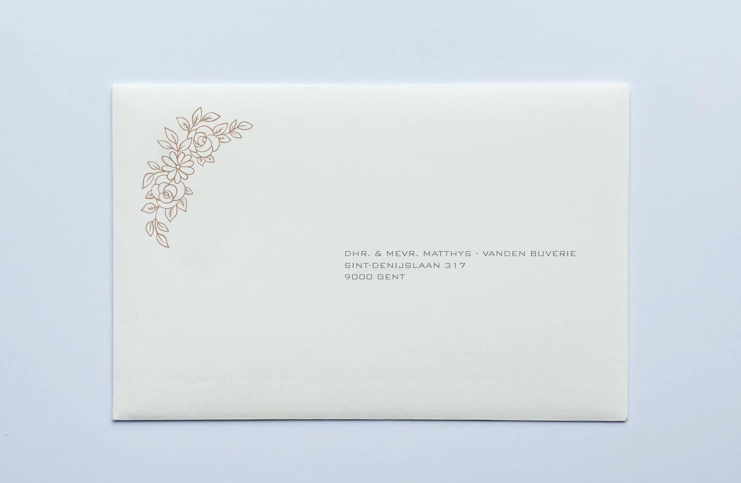 Trouwbloempje2 Voorbeeld envelop met personalisatie gelegenheid