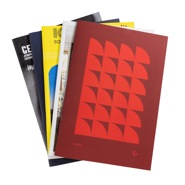 Geniete-brochures(algemeen) Afbeelding van een stapel van vijf geniete brochures in waaiervorm